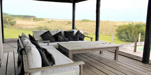 Exclusiva Casa En Las Grutas, Punta Ballena, Frente Al Mar!- Ref: 233