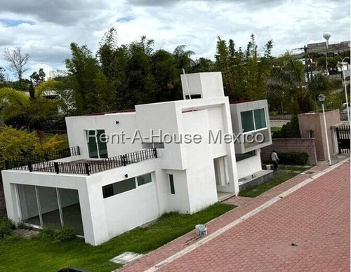 Santa Rosa Jauregui - Casa, Cuarto De Servicio, Sala De Tv, 3 Recámaras. Venta