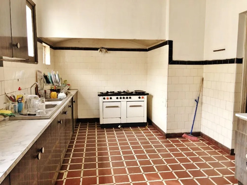 Elegante Casa Esquina 2 Pisos Para Institución O Negocio