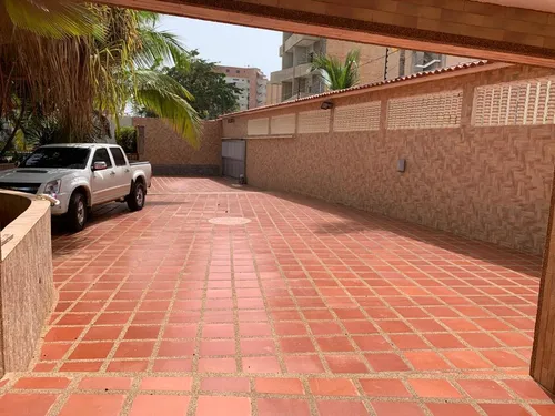 Quinta En Playa Grande