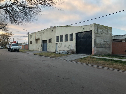 Imagen 5 de 23 de Casa, Galpones Y Oficina S/cuatro Lotes, Bº San Martin Bahía Blanca U$s 240000