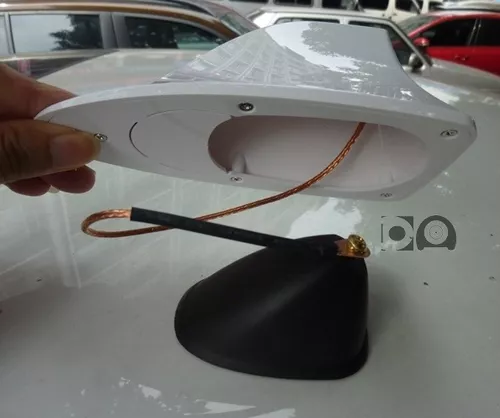 Instalación de antena aleta de tiburón en Chevrolet Sonic 