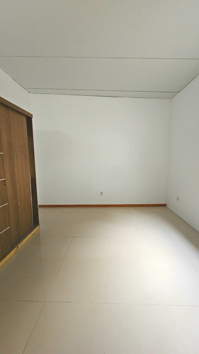 Casa En Tres Cruces, Con Renta De $ 32.000/mes Con Garantía Anda. A 1 Cuadra De Bulevar Artigas Y 2 Del Shopping Y Terminal