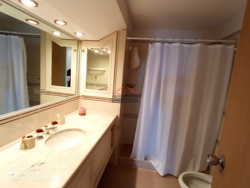 Apartamento En Venta En Excelente Punto De Playa Brava * Frente Al Mar *- Ref: 5242