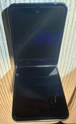 Z Flip3 Usado Prende Y Sirve Pero Se Apaga A Veces. Añadí 7 Case Muy Lindos Azul Petróleo
