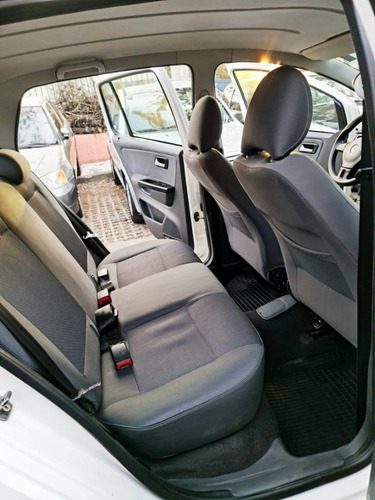 Imagem 13 de 21 de Volkswagen Fox Trend 1.6 8v Flex 4 Portas Impecável!!!