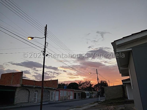  Casa De Oportunidad..!! Lista Para Firmar Y Hacerla Tu Hogar. Ampliación En La 2da Planta Ya Iniciada, Para Culminar Y Remodelar A Gusto