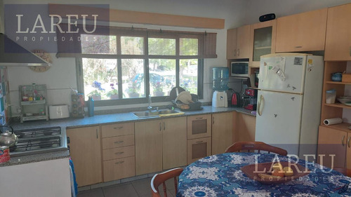 Casa En El Barrio Roble Joven