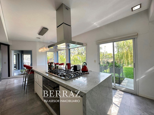 Casa En Venta En Barrio Cabos Del Lago Nordelta Tigre Lote De 1200 M2