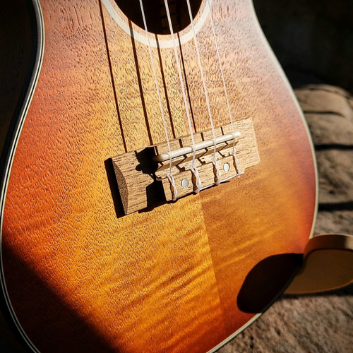 Imagen 8 de 8 de Ukelele Bamboo Concierto Blossom Sunburst C/funda Acolchada