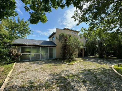 Casa En Venta - 3 Dormitorios 2 Baños - 1000mts2 - Haras Del Sur I