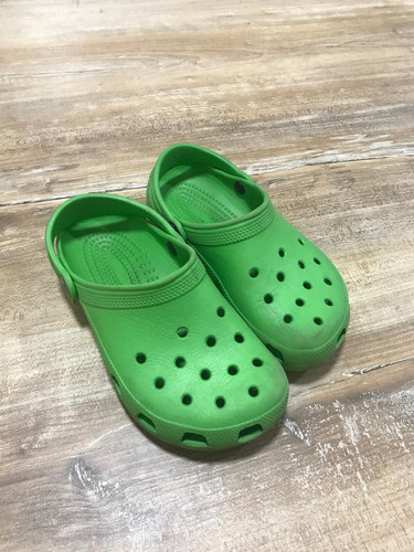 Crocs  Nene Verde Talle 12-13 Sandalias, Ojotas  