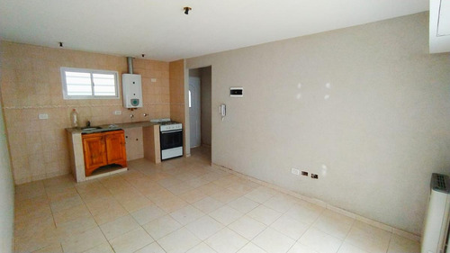 Imagen 4 de 16 de Ph En Venta - 1 Dormitorio 1 Baño 35mts2 - Berisso