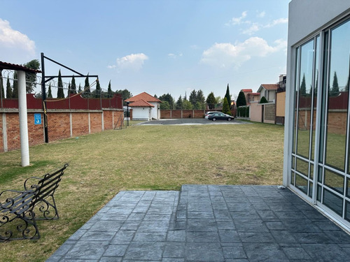 Casa En Venta En Metepec, Amplió Jardín, Fraccionamiento Con Vigilancia 24 Hrs A 45 Min De Sta Fe.