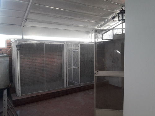 Imagen 3 de 14 de Alquiler. Casa Grande Dos Pisos Con Garage En Santos Lugares
