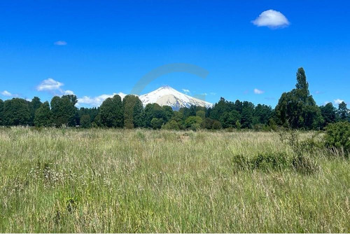 Vista Al Volcan Y Orilla De Estero