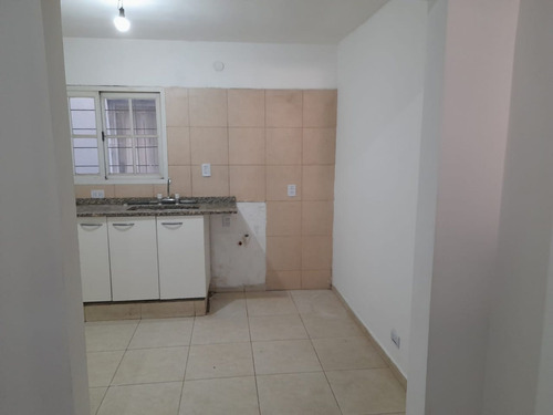 Casa Tipo Ph 3 Ambientes Muy Comodo En Castelar