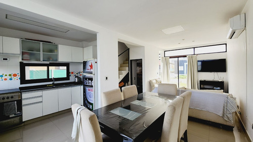 Imagen 12 de 30 de Casa 4 Ambientes Venta Barrio Cerrado Laguna Azul