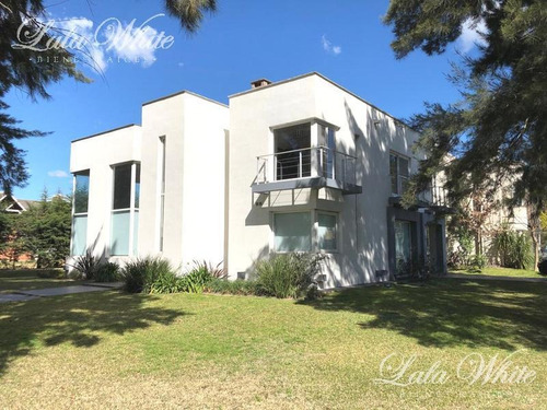 Imagen 3 de 27 de Venta - Casa En El Lauquen - Canning