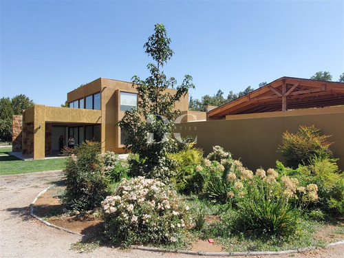 Casa En Venta De 5 Dorm. En Colina Chicureo, Las Brisas