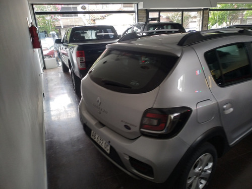 Imagen 2 de 4 de Renault Sandero Stepway 2017 1.6 Privilege 105cv