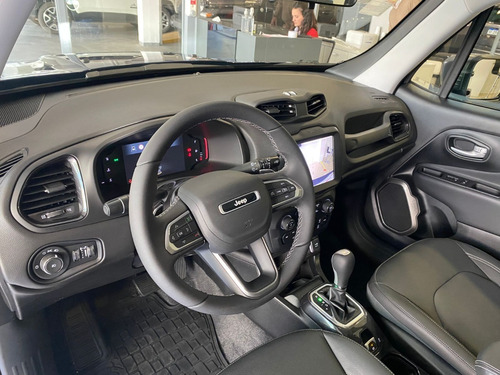 Imagen 24 de 25 de Jeep Renegade Longitude Turbo My23