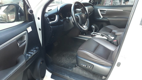 Imagen 4 de 11 de Toyota Sw4 2.8 Srx C/autom 4x4 7 Plazas 2017