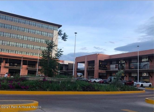 Imagen 4 de 12 de Local Comercial En Moderna Y Elegante Plaza En El Refugio Jf