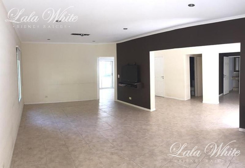 Imagen 11 de 28 de Venta - Casa En Saint Thomas Sur