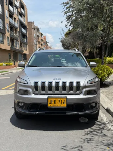 Jeep Cherokee 3.2 Longitude Plus
