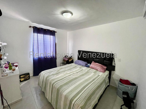 María Valera Vende Hermosa Casa En La Ensenada.