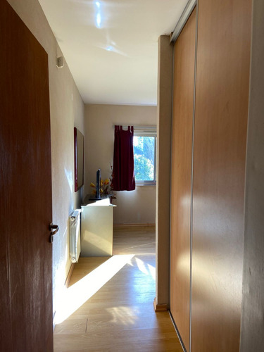 Casa Moderna De 3 Dormitorios + Dependencia. Amplio Garaje. Jardín Con Diferentes Niveles