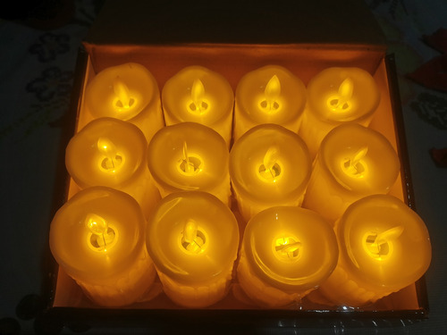 12 Velas Led, 8x5cm, Flama Movible, Pilas Incluidas