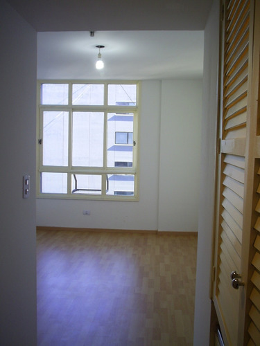 Dpto-1 Ambiente-maipu Y Corrientes-cfte Abierto-todo Luz-