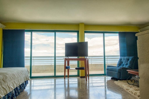 Pent House En Edificio Mas Cotizado De La Isla, Acceso A La Playa