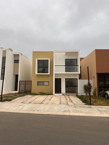 Casa En Renta / Residencial Floresta, Merida, Yuc. / 3 Recamaras