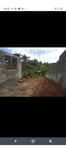 Imagem 3 de 9 de Casa Com Cinco Cômodos.dois Quartos.suite.sala E Cozinha Wc