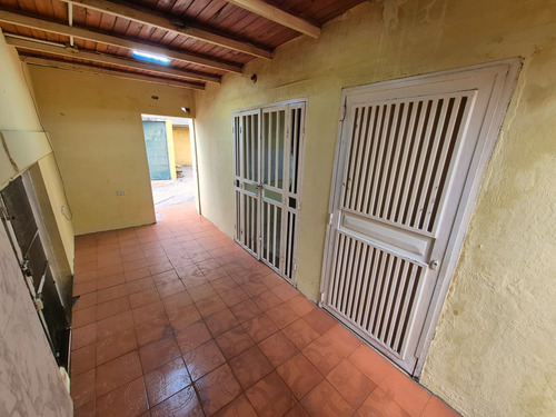 Alquiler Local Comercial, Casco Central De Lecheria