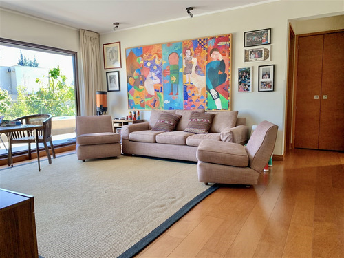 Condominio / Avenida La Dehesa / Bernardo Larraín