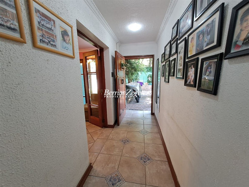 Casa En Venta De 6 Dorm. En La Reina