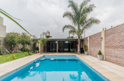 Imagen 23 de 25 de Casa De 2 Dormitorios Con Piscina En Venta En Ciudad Evita