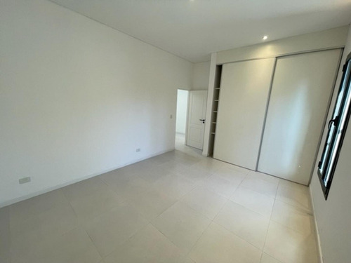 Imagen 21 de 23 de Triplex A Estrenar De Categoria En Venta, San Miguel.