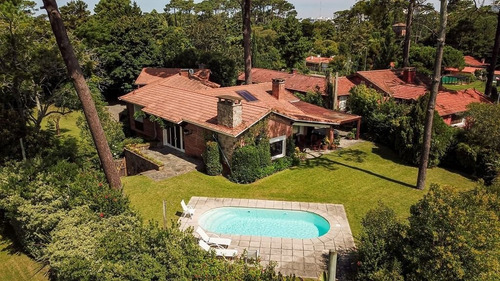 Casa 7 Dormitorios En Cantegril, Punta Del Este
