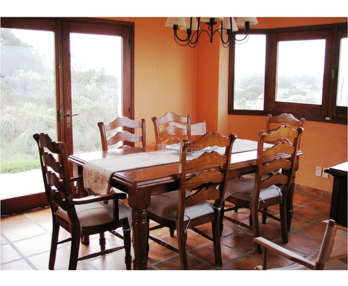 Imagen 9 de 30 de Casa De 4 Dormitorios Con Parrillero En Venta Y Venta Temporal Punta Ballena
