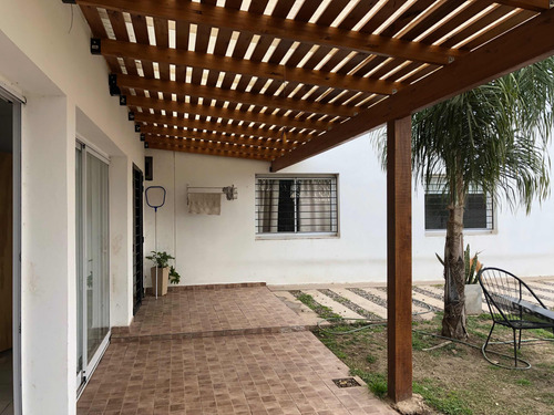 Casa 2 Hab, Garaje Doble Y Amplio Patio Con Pileta