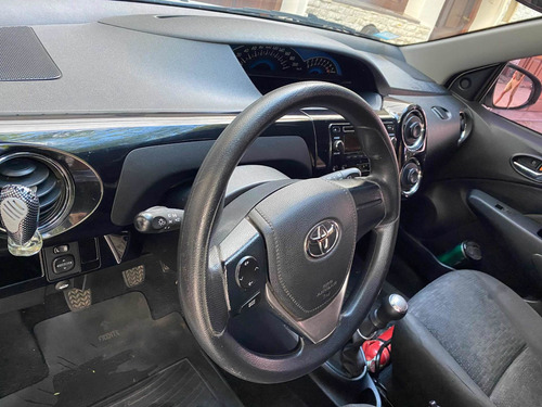 Toyota Etios 2015 1.5 Xs 5 P