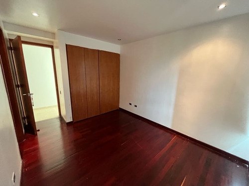 Imagen 20 de 28 de Vendo Excelente Apartamento 210 M2 4h/4b/3p Lomas Del Sol