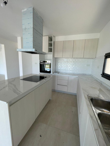 Casa De 2 Pisos Apto Credito - En San Sebastián Salida A La Laguna Area - Dueño Directo Sin Comision