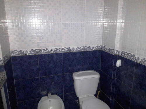 Casa De 7 Ambientes, 2 Baños, Patio Y Garaje