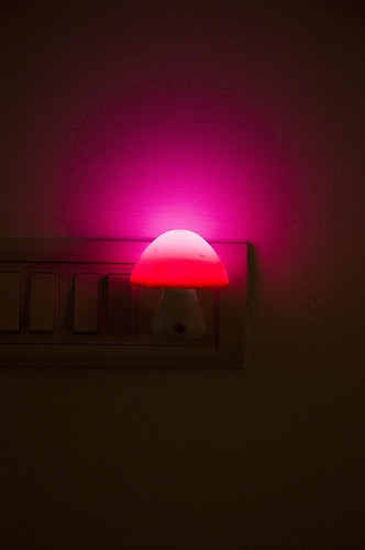 Luz De Noche Velador De Pared Enchufe Infantil Led Honguito
